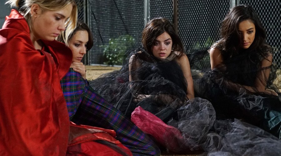 Pretty Little Liars girls in season 6