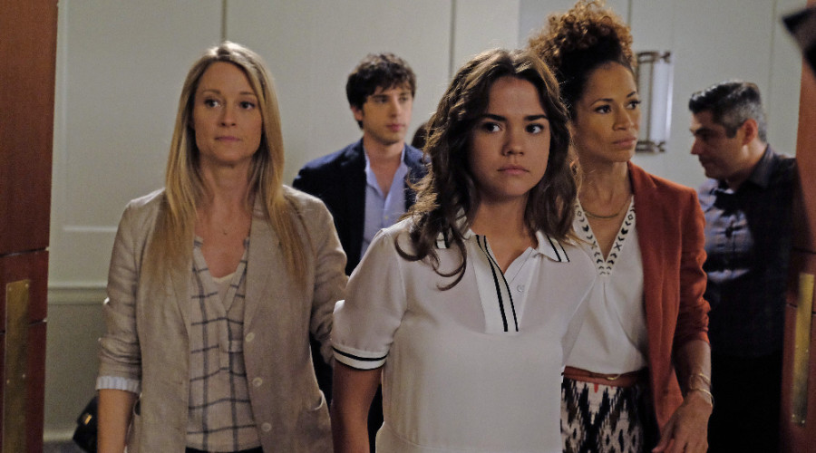 Maia Mitchell, Teri Polo, David Lambert and Sherri Saum in The Fosters 3x10