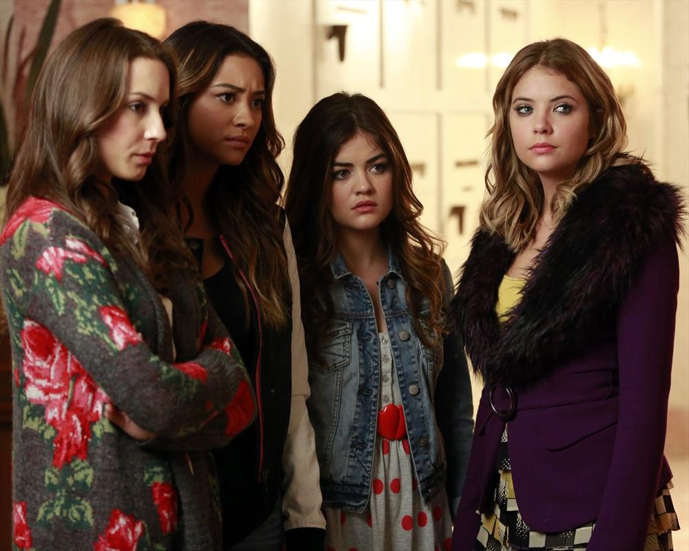 TROIAN BELLISARIO, SHAY MITCHELL, LUCY HALE, ASHLEY BENSON