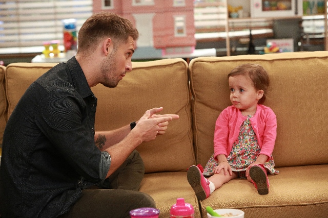 Ben and Emma in Baby Daddy