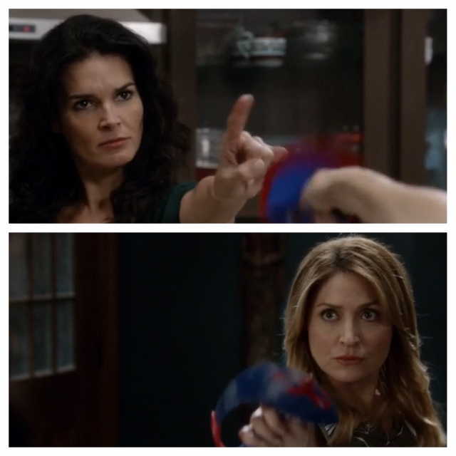 Sasha Alexander and Angie Harmon in Rizzoli & Isles 7x07