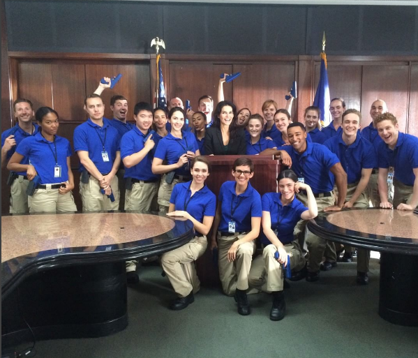 Angie Harmon and trainees in Rizzoli & Isles 7x07