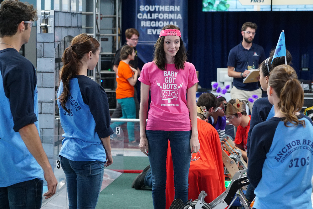 Emma Dumonts plays Sasha at the FIRST Robotics Competition in The Fosters 4x08