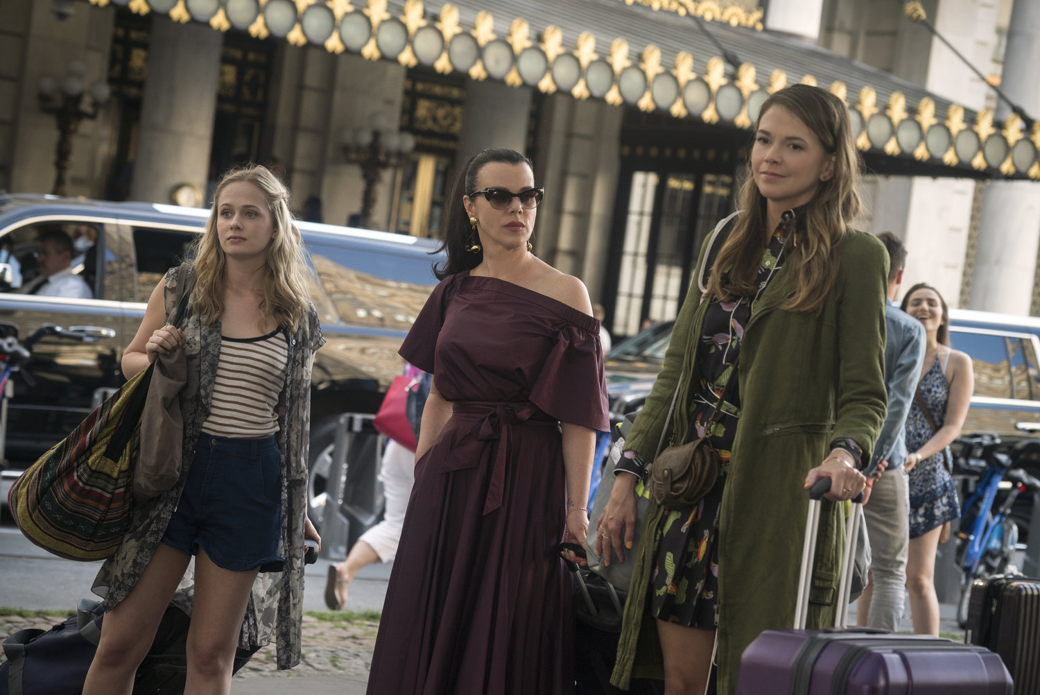 Sutton Foster and Debi Mazar on Younger