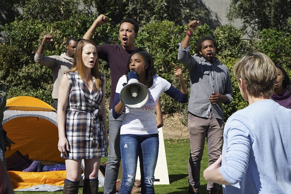 Daphne and Iris protest in Switched at Birth 5x04
