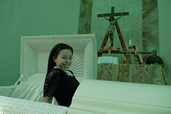 Mariana in the casket in The Fosters 4x12