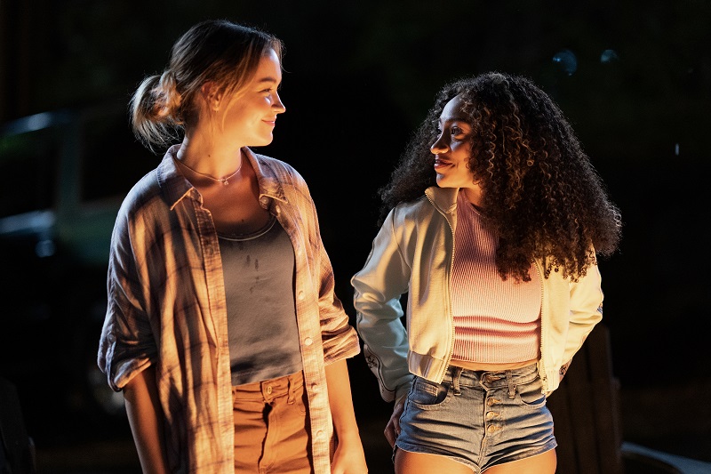 Megan (Sadie Stanley) and Isabella (Lexi Underwood) in Cruel Summer season 2.